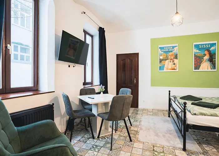 Apartment At Schoenbrunn #5 *